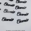 Fabricantes de placas fazem logotipos unidos, etiquetas com letras em inglês, fazem marcações metálicas para fabricantes