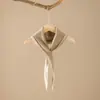 Bufanda Triangular Perforada al por Mayor desde Fábrica de Origen, Calentador de Cuello Bloque de Color 100% Cachemir, Bufanda Versátil para el Cuello