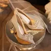 Zapatos de boda de cristal para mujer 2025 nuevo modelo Xiuhe vestido de novia principal zapatos de novia cómodos para los pies tacones de aguja de boda tacones altos