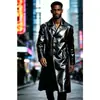 Casaco longo de couro brilhante estilo europeu e americano para homens, trench coat longo acima do joelho com botões prateados metálicos, jaqueta casual vintage de motociclista
