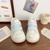 Zapatillas de Entrenamiento Alemanas de Puntos con Velcro para Mujer, Nuevos Tenis Blancos de Suela Gruesa Primavera 2026, Zapatos Casuales Versátiles Slip-On
