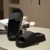 Zapatillas de baño eva chanclas de ducha frescas huecas a prueba de fugas suela gruesa antideslizantes playa interior hogar baño de mujer hombre
