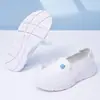 Sapatos de Enfermeira em Couro Femininos com Decoração Estampada Macios Respiráveis Solado Macio Leves no Pé Fáceis e Confortáveis para Longas Caminhadas