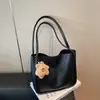 Bolsa de mão retrô de alta qualidade e grande capacidade para mulheres, novo design casual e minimalista de 2026, adequada para o dia a dia, bolsa de ombro e bolsa tote