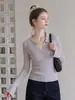 Camisa base feminina de malha com gola polo e mangas compridas, estilo coreano, corte justo, lindo top na cor roxo taro para o início do outono