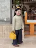 Otoño 2026 Nuevo Estilo Coreano Ropa Infantil Niñas Volantes Cuello Semi-Alto Base Terciopelo Brote de Flor Camisola Chaleco