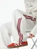 NASA SOBRE Calça esportiva masculina moderna estilo americano, corte solto, perna reta, design de retalhos listrados, calça comprida casual versátil para outono e primavera