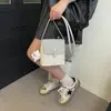 Bolso Pequeño Cuadrado de Lujo Ligero Transfronterizo para Mujer Bolso 2025 Otoño Nuevo Estilo Dulce Color de Contraste Bolso de Hombro Moda Cerradura Bolso Cruzado