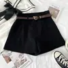Shorts lisos de cintura alta, modernos e versáteis, modeladores e estilosos, nova coleção de verão 2026, calças casuais de perna larga para mulheres