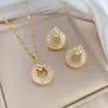 [Acero de Titanio] Anillo Collar Aretes Set Trébol de la Suerte Lujo Ligero Micro-incrustado Personalidad Elegante Banquete Combinación Collar de Oreja