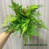 Plantas verdes artificiales en stock, manojos de helecho, hojas de helecho, hierba de helecho para decoración de paredes interiores y diseño de paisajes, césped artificial al por mayor