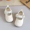 Sapatos Novos para os Primeiros Passos de Crianças Primavera 2026 Estilo Coreano Sapatos Mary Jane Meninas Solado Macio Acabamento em Renda Pequenos Sapatos de Couro