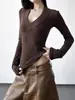 Camiseta Base Ajustada de Moda Invierno 2025 para Mujer, Versátil Adelgazante Elegante Estilo Puro Deseo Suéter de Cuello V Manga Larga