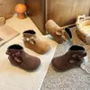 Botas Retro de Ante Birkenstock para Niños 2026 Otoño Nuevas Llegadas Botas de Piel con Lazo para Niñas Botas Cortas de Suela Blanda de Moda Tendencia