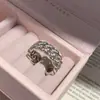 Anel Aberto de Renda Redondo Zircônia Super Brilhante Design Moderno Índice Dedo Anel Joia de Mão Feminina Toque de Luxo Leve
