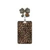 Porta-credencial retráctil de comercio exterior más vendido Clip giratorio de acrílico con estampado de leopardo Porta-tarjeta de identificación de doble cara UV Venta al por mayor