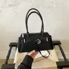 Bolsa de antebraço feminina 2026 nova de outono de nicho super popular bolsa para o dia a dia com um toque de alta qualidade e requinte, bolsa de ombro e bolsa transversal
