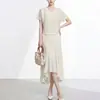 Impresionante conjunto de minitraje de verano: un conjunto completo de nuevos diseños de moda de verano con un elegante conjunto de dos piezas plisado para mujer
