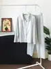 Cárdigan fresco y suave tipo loungewear para mujer, con pecho acolchado, cuello de solapa y mangas largas, adecuado para usar como pijama o prenda exterior en otoño e invierno.