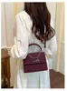 Bolsa Quadrada Pequena Portátil Retro Transfronteiriça Feminina Moda Outono 2026 Simples Ombro Único Trabalho Transversal Bolsa Feminina