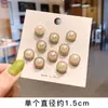 Broche Rosto Sorridente de Pérola Fivela Anti-Exposição para Decote Feminino Acessórios Fofo Mini Pin Decorativo para Fixação em Roupas