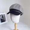Nuevo sombrero octogonal a rayas vintage de principios de otoño para mujer, versátil y favorecedor, gorra de vendedor de periódicos de moda, gorra de pico cálida y resistente al frío