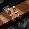 Brincos Vintage Retro Franceses de Cristal Vermelho e Pérola com Flores de Íris Estilo Antigo e Borlas Longas