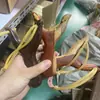 Puesto Callejero de Mercado Nocturno Productos de Segunda Clase, Tirachinas de Madera, Tirachinas de Madera de Ala de Pollo, Tirachinas de Juguete para Niños