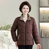 Chaqueta abrigo de algodón acolchado a prueba de frío para mujeres de mediana edad y mayores, ropa de algodón cálida con cuello alto para mujer, atuendo de otoño e invierno para madre, chaqueta de algodón ligera pequeña