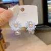 Brincos Quadrados de Cristal Florais Versáteis e Elegantes para Mulheres, Luxo Acessível e Brincos de Celebridade de Alto Padrão, Novos Brincos Populares e Brincos