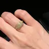 Anéis Vintage com Anéis e Diamantes para Meninas Design de Nicho Luxo Leve Branco Elegante Exquisito Círculo Anel de Dedo Versátil