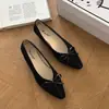 Sapatos Mary Jane Retrô Franceses Femininos Coleção Outono 2026 Bico Fino Apontado Laço Salto Grosso Aumentador de Altura Temperamento Corte Baixo Sapatos