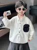 Camisa Bordada con Letras para Niños de Primavera y Otoño, Estilo Coreano, Camisa Casual Elegante y Versátil para Niños, Ropa de Moda para Niños Pequeños