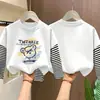 Camisa base de algodão com efeito de duas peças para meninos, novo modelo 2026, camiseta infantil de manga longa, estilo primavera e outono, blusa interna para crianças maiores