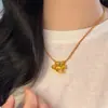 Pulsera de Hilo Rojo Tejido con Caballo de Madera y Cascabel Chapado en Oro para Mujer, Pulsera de Año Zodiacal de la Fortuna de Lujo Ligero de Nicho al por Mayor