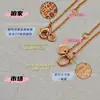 Estilo Chanel Baño de Oro V Versión de Alta Gama para Mujer Nuevo Collar Pequeño de Perlas Doradas Coco Patrón de Diamantes Colgante Artesanía CNC Cadena para la Clavícula
