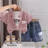 Conjunto de Verano para Niños 2026 Estilo Nuevo Camisa a Cuadros de Manga Corta para Niños Conjunto de Tres Piezas Ropa Moderna para Niños Bebés