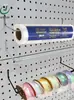 Accesorios para Tablero Perforado Gancho Rollo Papel de Cocina Toalla Film Adhesivo Cinta para el Cabello Organizador de Almacenamiento Colgador Telescópico Barra Horizontal