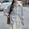 Camisa longa listrada de caimento solto para mulheres em estoque, jaqueta camisa estilo coreano, nova blusa para primavera e outono de 2026