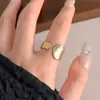 Anillo Desmontable Frosted de Oro Arena de Alta Calidad para Mujer, Moderno, Dulce, Lujo Ligero, Anillo Exquisito de Nicho con Diseño Antiguo