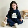 Conjunto de dos piezas de sudadera suave y linda con lazo de gatito de dibujos animados para bebé, adorable top de manga larga y pantalones de chándal, ropa casual para niños y niñas