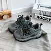 Tênis de Corrida para Meninas com Personalidade Fashion 2026 Nova Coleção Primavera/Outono Calçados Infantis Solado Espesso Respirável para Uso Externo Versátil Tênis Esportivos