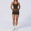 Conjunto de yoga y Pilates de dos piezas falso con top de tirantes y shorts de cintura alta plegable a rayas europeos y americanos para realzar los glúteos