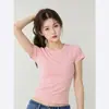 Camiseta básica feminina de cor sólida, gola redonda, ombros normais e mangas curtas, top justo para o verão, versátil e que afina a silhueta.