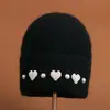 2025 Novo Chapéu de Lã Tricotado Quente Cor Sólida Vento Leve Simples com Decoração de Pérola Coração Misturado com Pelo de Coelho