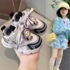 Sapatos de bebê sapatos de pai 2026 outono novo modelo malha respirável sapatos esportivos infantis sola macia versátil tênis de corrida para meninos