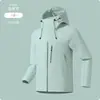 Chaqueta exterior 3 en 1 a prueba de viento e impermeable para hombre y mujer, con capucha, cuello alto, cierre magnético y construcción softshell; un conjunto de dos piezas adecuado para el montañismo