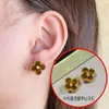 Pendientes de Trébol de Cuatro Hojas en Oro Rosa de 18 Quilates con Nácar Blanco y Ágata Roja, Pendientes con Acabado de Alta Gama e Incrustaciones de Diamantes, Regalo para Novia