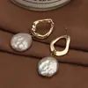 Novos brincos de pérola transfronteiriços europeus e americanos com design moderno, studs pingentes versáteis e elegantes, um acessório de presente perfeito para mulheres