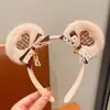 Nueva Pinza para el Cabello de Oso Estilo Universitario Lindo de Dibujos Animados, Lazo de Pelo de Cuadros y Piel Sintética, Accesorios para el Cabello con Cascabel, Diadema de Felpa para Lavado de Cara